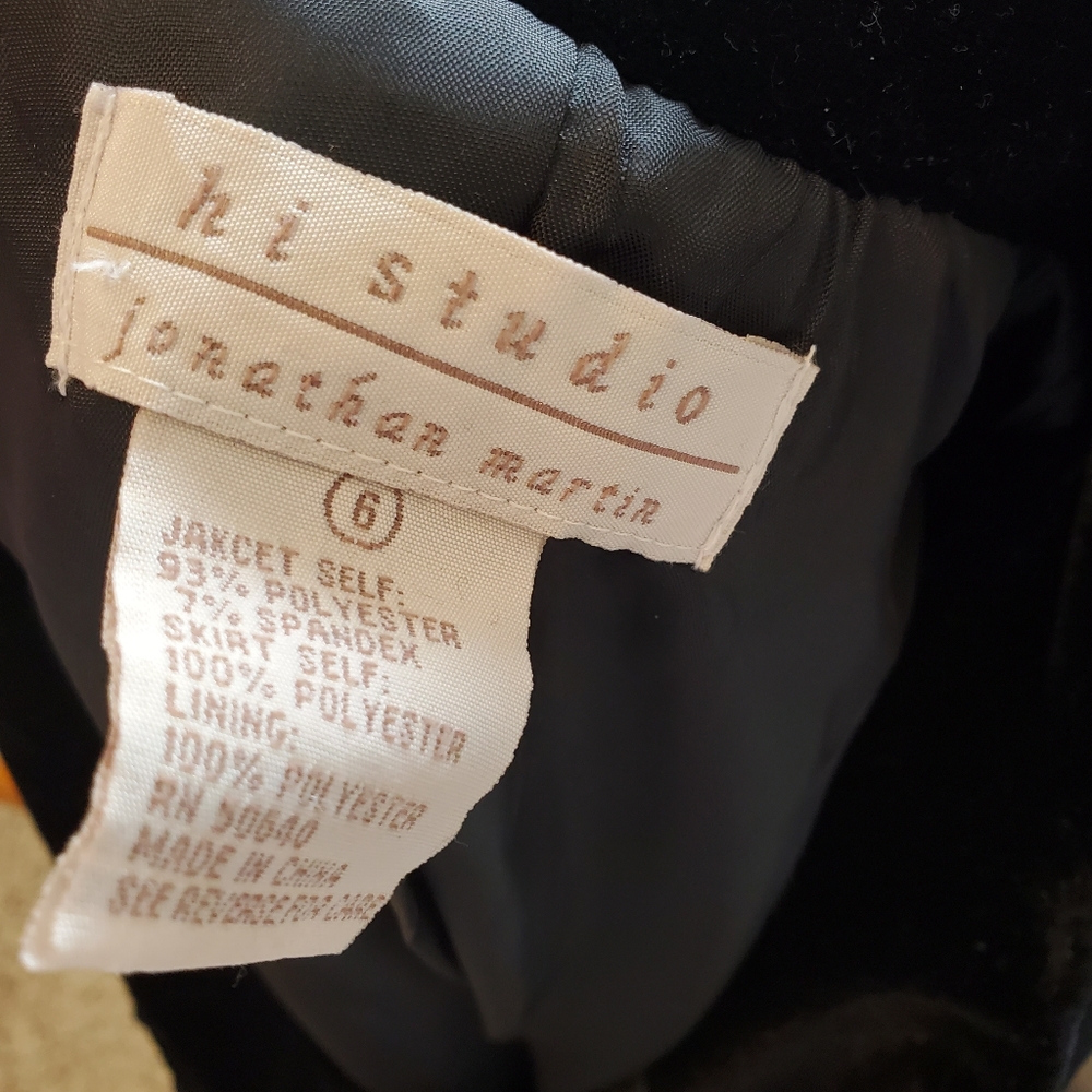 Vintage black velvet crop blazer 6 - Picture 6 of 6